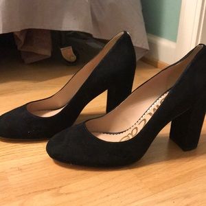 Black heel shoes